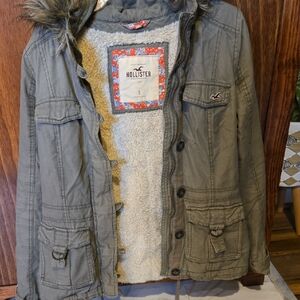 Hollister Olive Parka with Faux Fur Trim Small - Winter Coat - Make An Offer